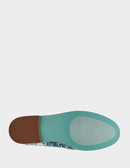 Betsey Johnson Value | ARON BLUE FLORAL Loafers