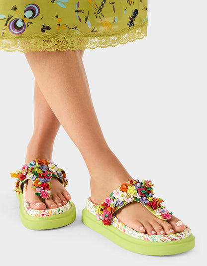 Betsey Johnson New | KAMMERON NATURAL FLORAL MULTI Women's Slip-On Footbed Floral Sandal